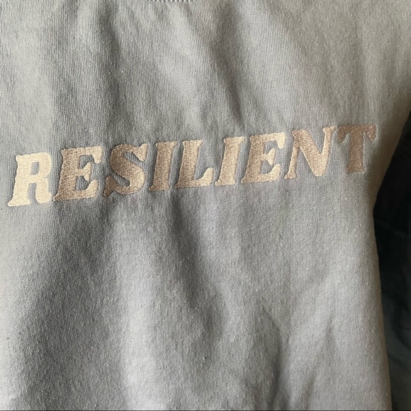 Baby blue oversize graphic sweatshirt “resilient” - Picture 3 of 4